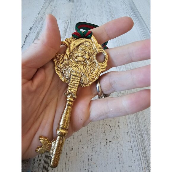 Metal Santa magical key ornament lifelike life-size gold Xmas tree - Picture 5 of 5